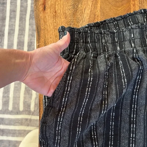 Briggs New York Black Striped Crop Pants - Picture 4 of 12